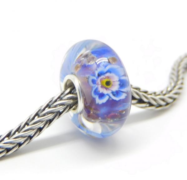 Violet Blue Flower Monroe - Elfbeads Glass - live photo